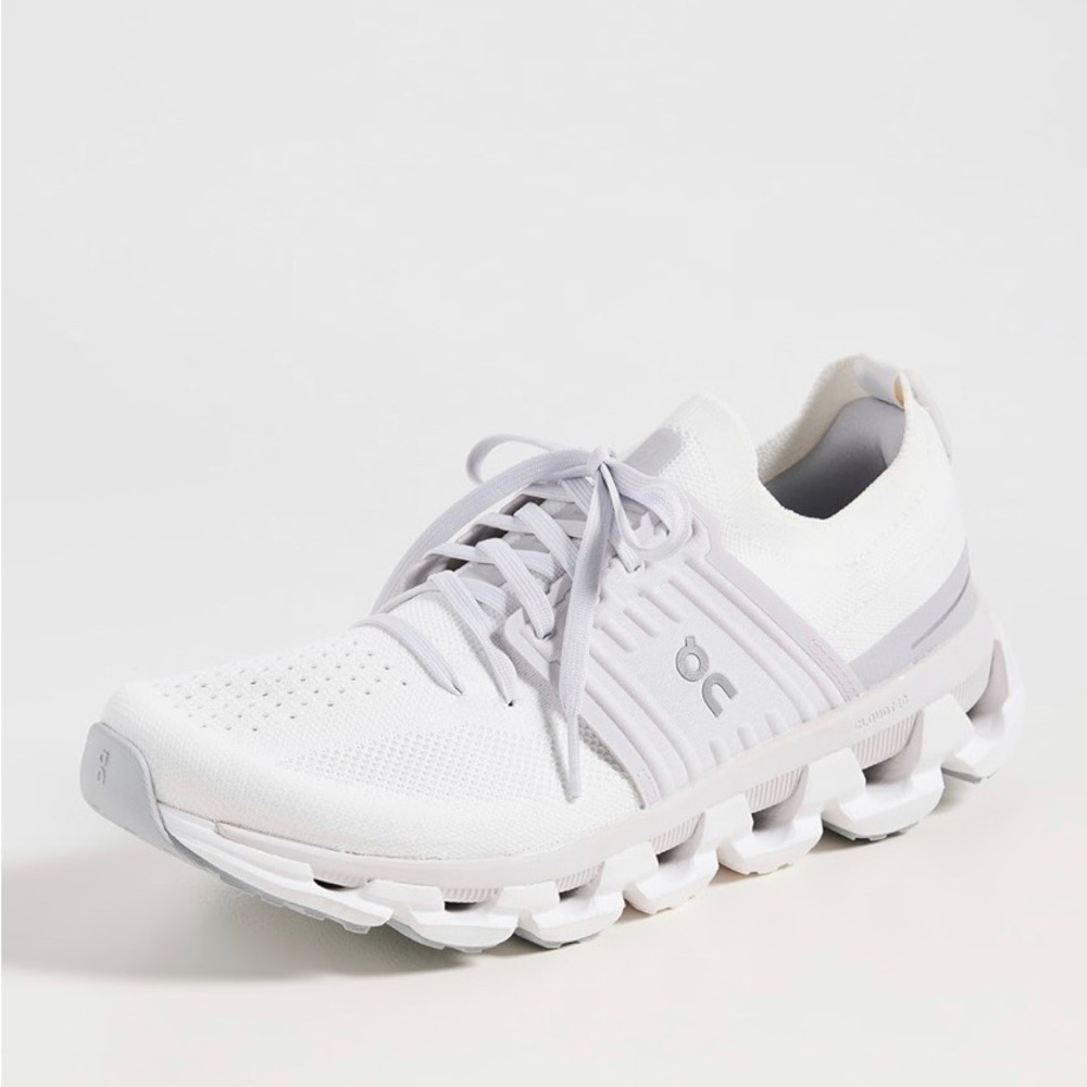 White ON Cloud swift running shoes